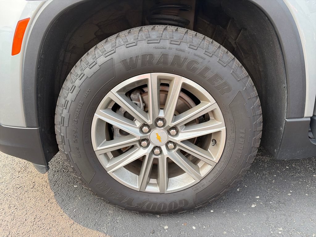 Used 2023 Chevrolet Traverse LT FWD image 28