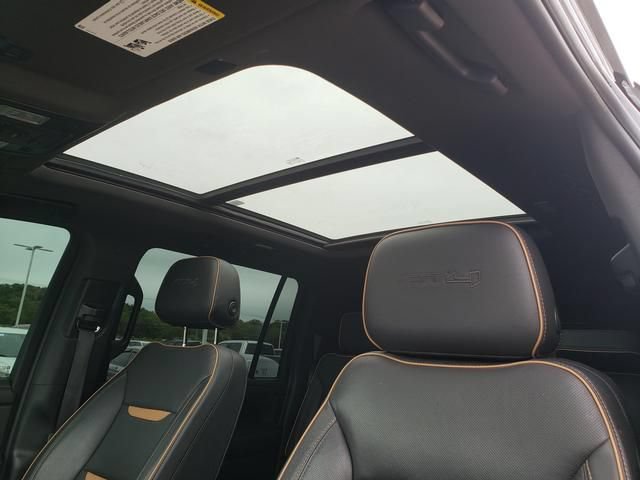 Used 2022 GMC Yukon XL AT4 AWD/4WD image 22