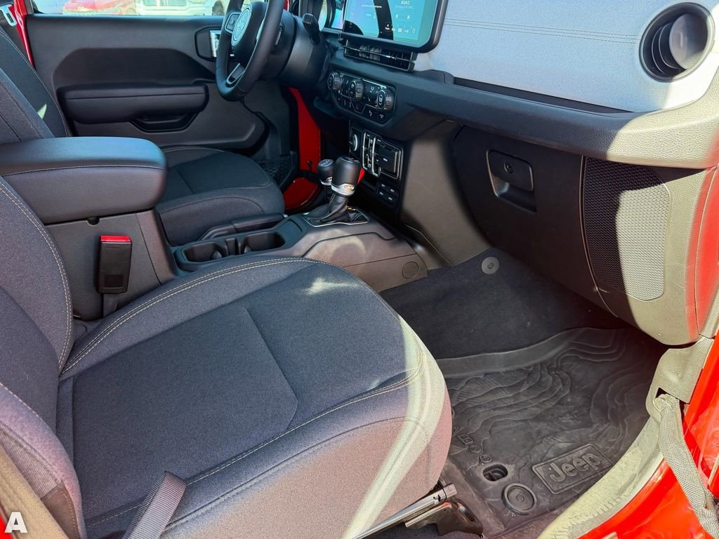 Used 2025 Jeep Wrangler Sport S image 13