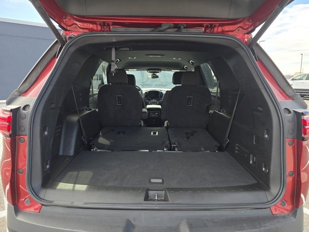 Used 2023 Chevrolet Traverse LT w/ Midnight/Sport Edition image 15