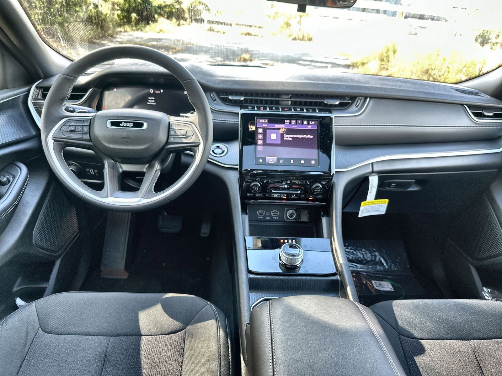 New 2025 Jeep Grand Cherokee Laredo w/ Luxury Tech Group I image 22