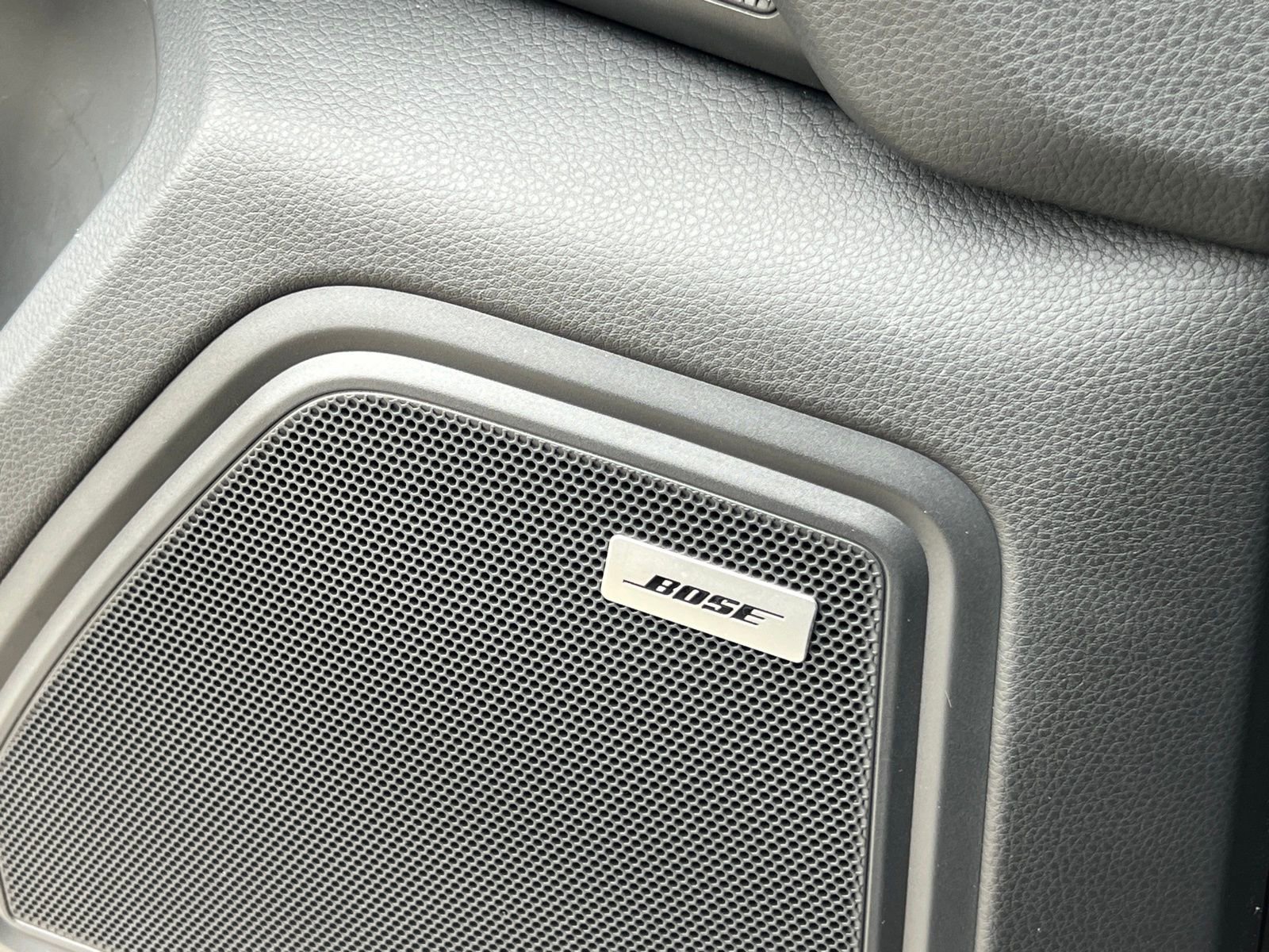 Certified 2025 Porsche Macan image 31