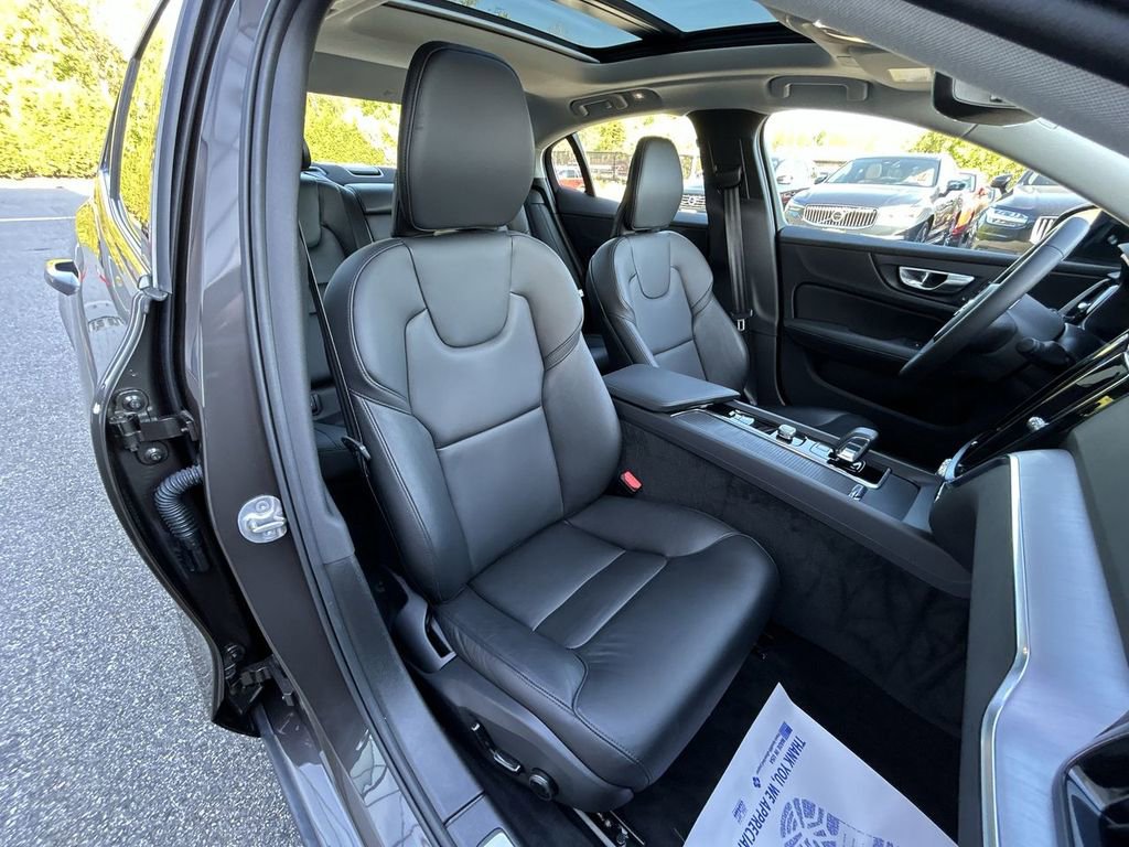 Used 2025 Volvo S60 B5 Core FWD image 25
