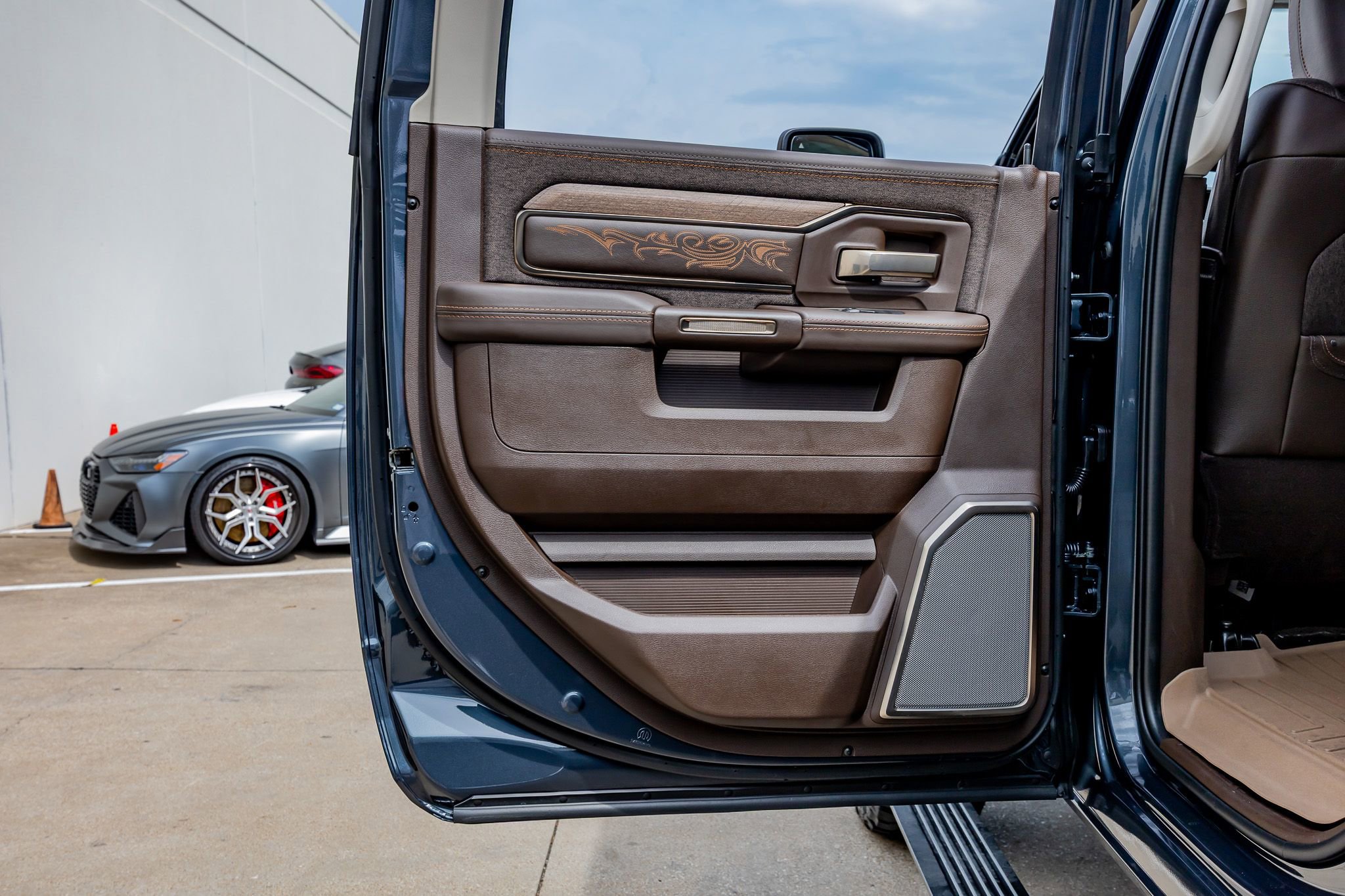 Used 2025 RAM 3500 Longhorn AWD/4WD image 40
