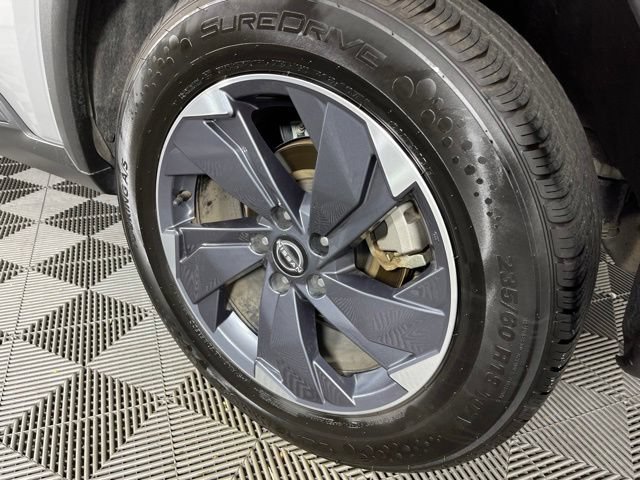 Used 2024 Nissan Rogue SV FWD image 15