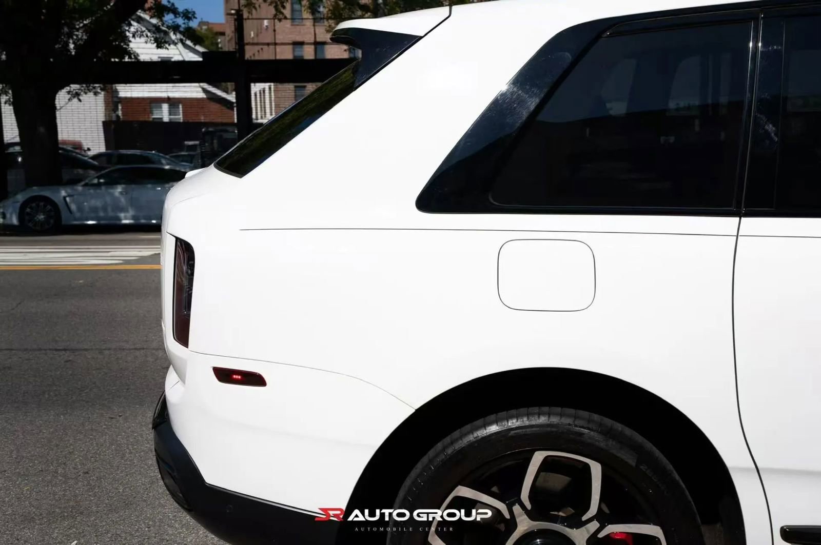 Used 2020 Rolls-Royce Cullinan Black Badge image 8