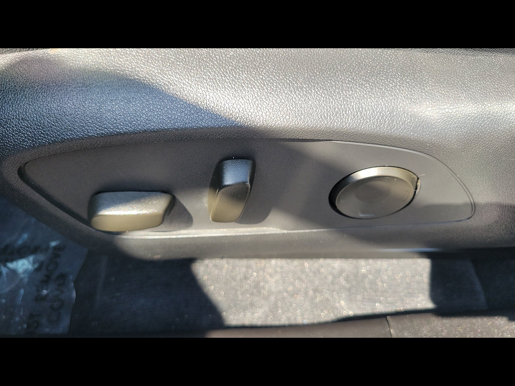 Used 2024 Chevrolet Equinox EV LT w/ LPO, Blackout Package FWD image 18
