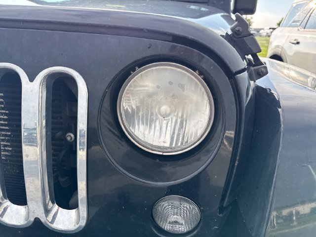 Used 2014 Jeep Wrangler Unlimited Sahara w/ Dual Top Group AWD/4WD image 20