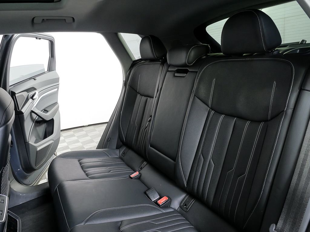 Used 2024 Audi Q8 e-tron Prestige w/ Prestige Package image 22