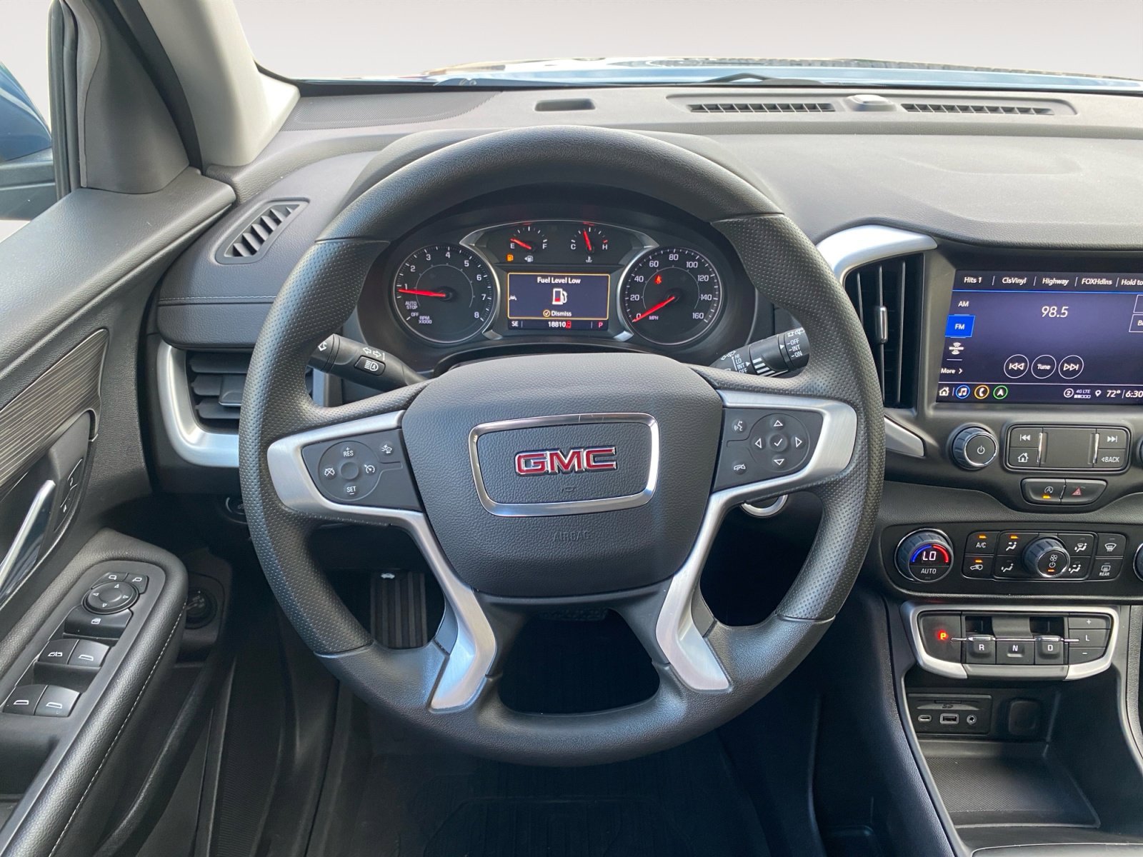 Used 2024 GMC Terrain SLE w/ Driver Convenience Package image 13