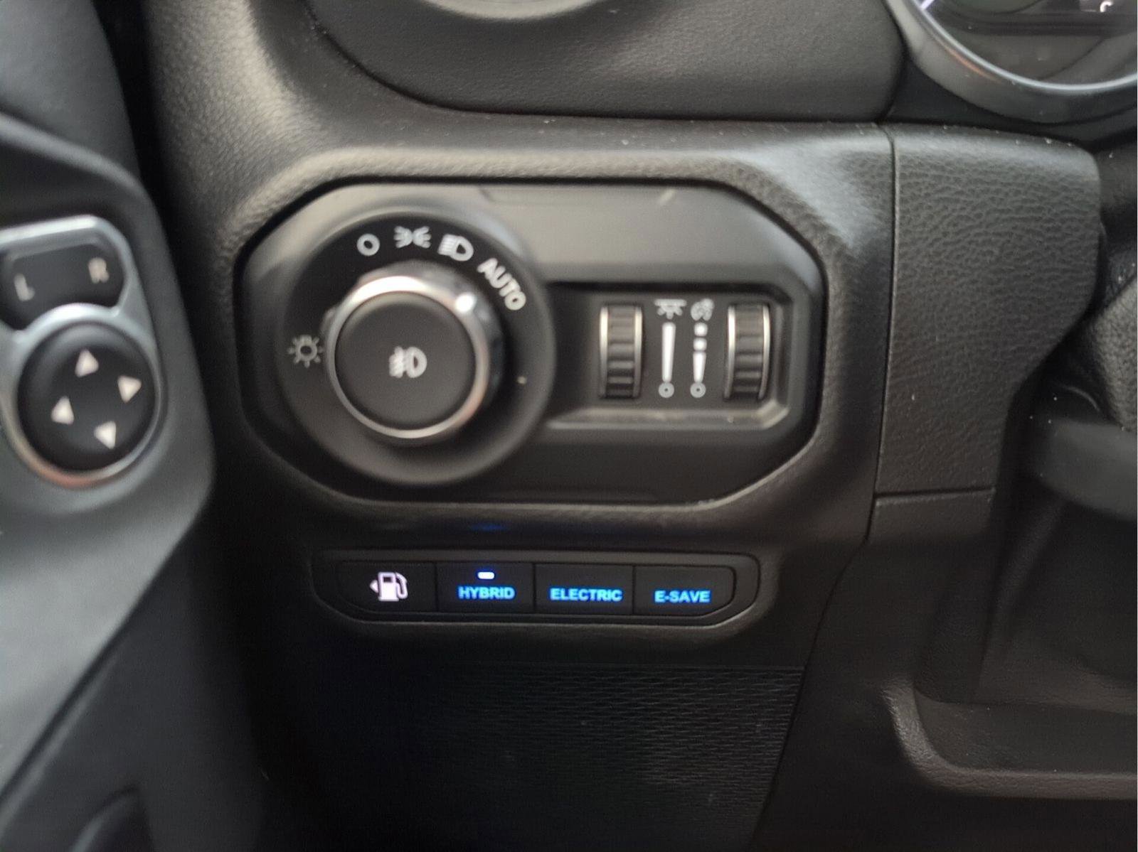 Used 2021 Jeep Wrangler Unlimited Sahara w/ Safety Group image 15