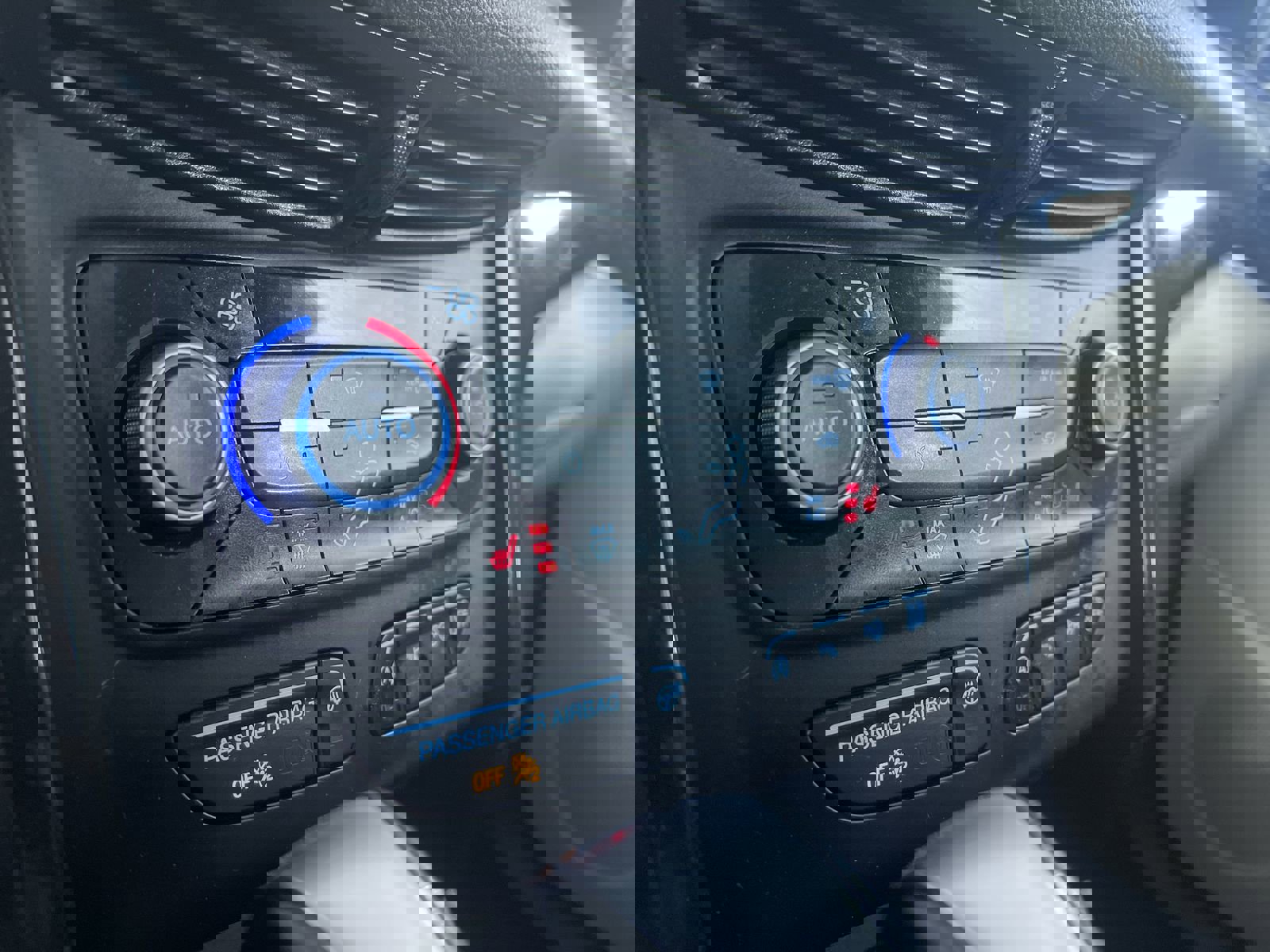 Used 2019 Ford Escape Titanium image 21