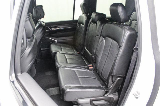 Used 2024 Jeep Wagoneer L Series II w/ Flexible Seating Group RWD image 17
