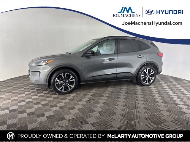 Used 2022 Ford Escape SE w/ SE Sport Appearance Package image 1