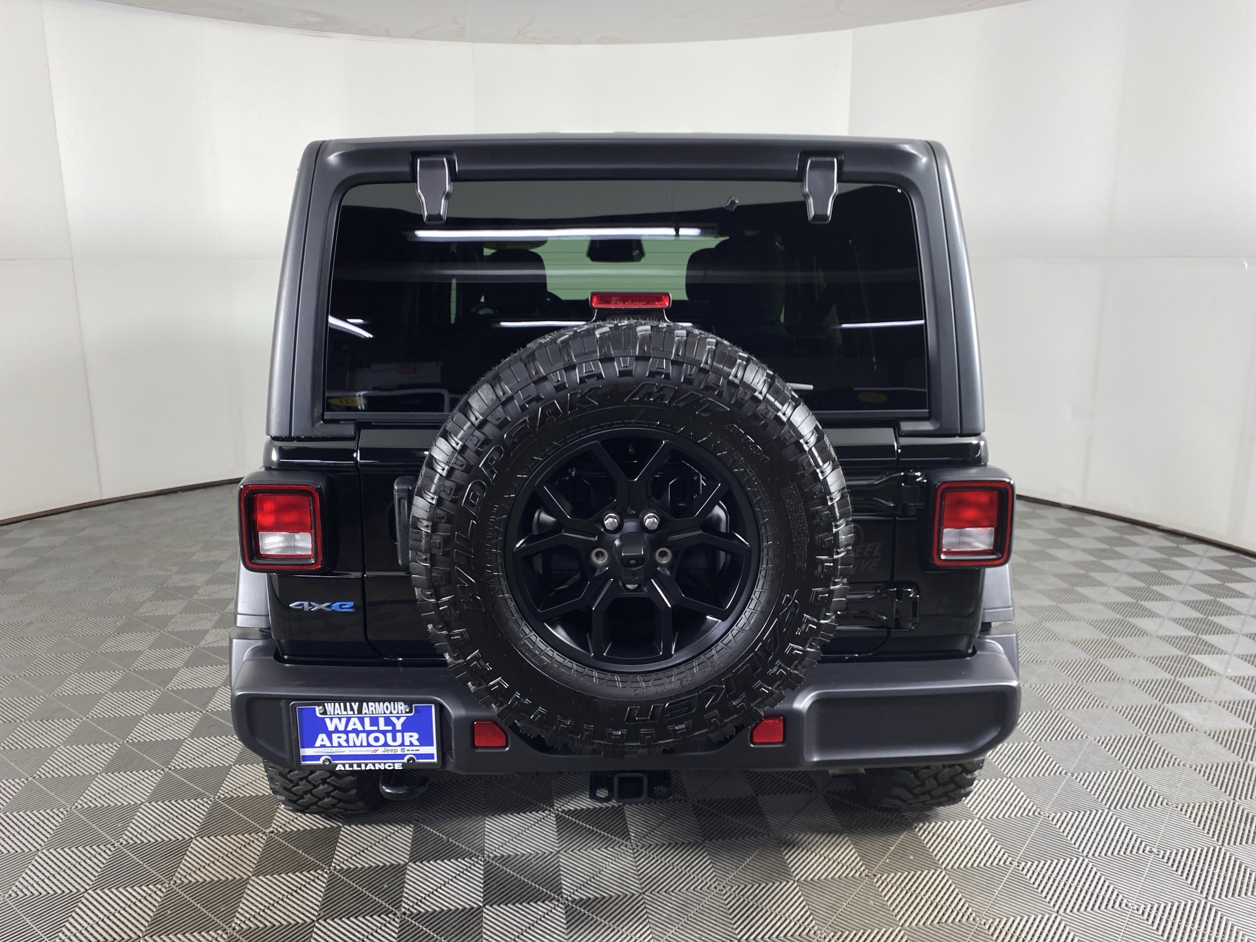 Used 2025 Jeep Wrangler Willys image 7