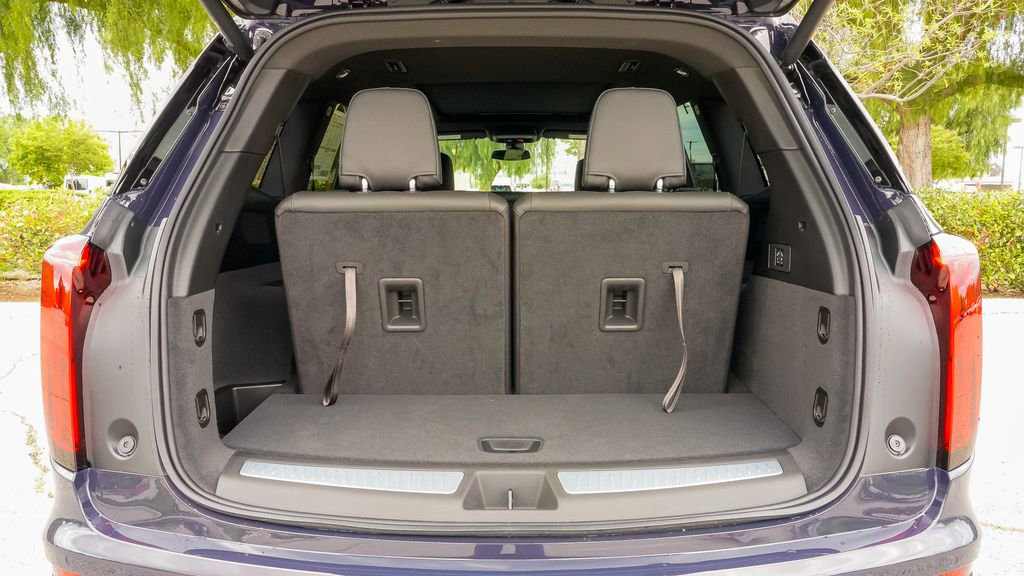 Certified 2025 Cadillac XT6 Luxury FWD image 12