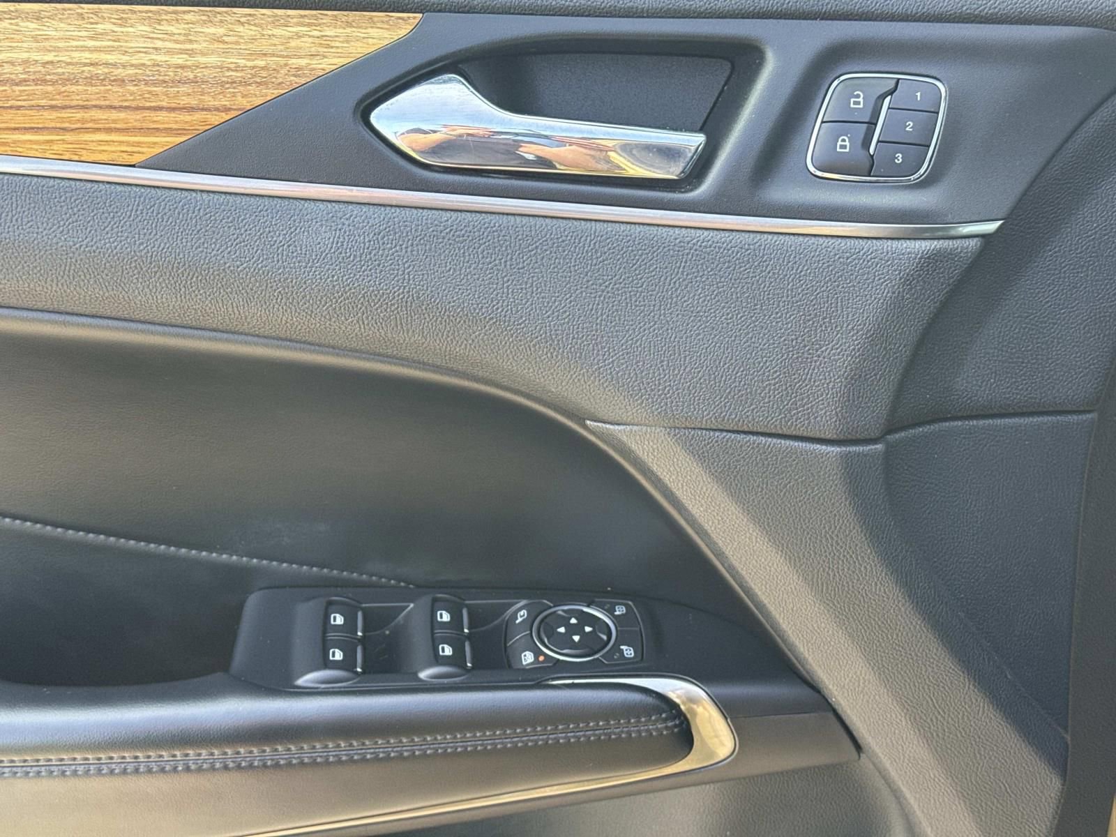 Used 2015 Lincoln MKC FWD w/ Equipment Group 101A Select image 19