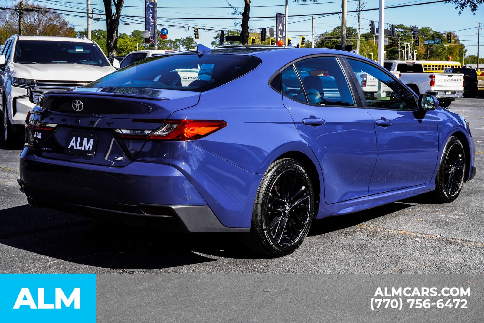 Used 2025 Toyota Camry SE image 7