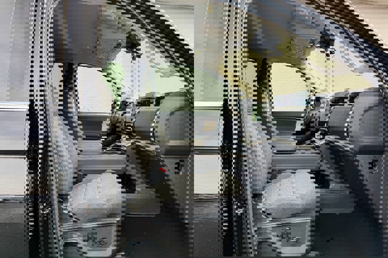 Used 2025 Ford Expedition Max Active image 13