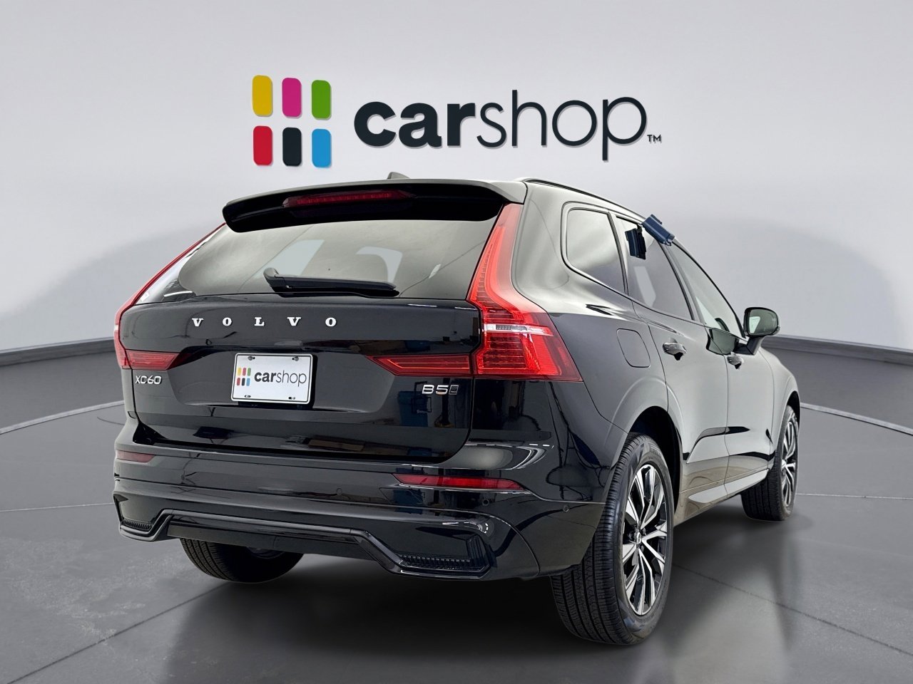 Used 2025 Volvo XC60 B5 Plus image 5