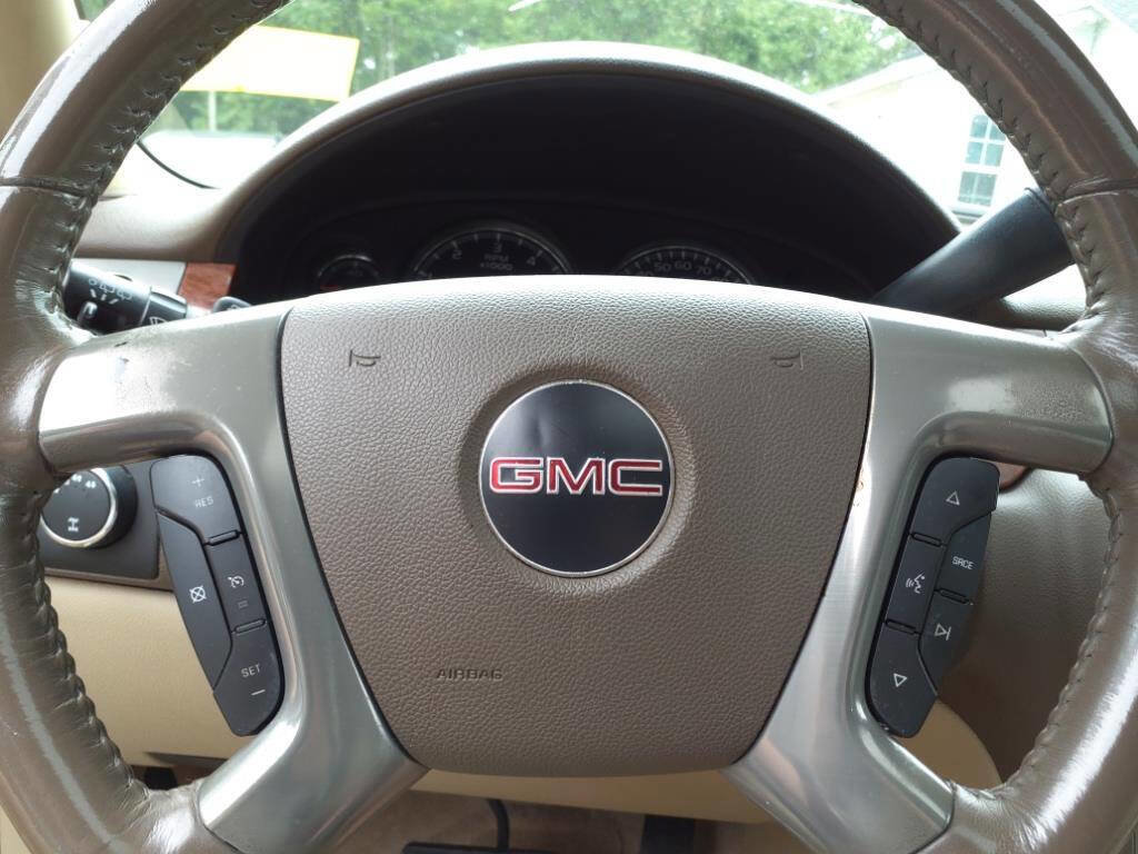 Used 2008 GMC Yukon XL SLT w/ SLT Preferred Equipment Group AWD/4WD image 13