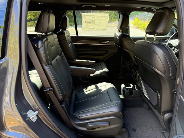 New 2025 Jeep Grand Cherokee L Limited image 24