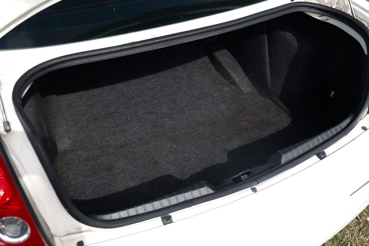 Used 2010 Chrysler 300 Touring RWD image 23