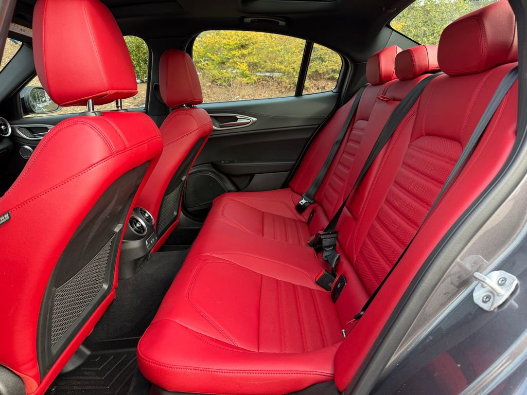 Used 2025 Alfa Romeo Giulia image 27
