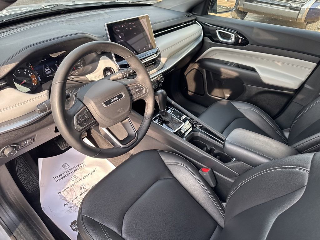 Used 2025 Jeep Compass Limited image 15