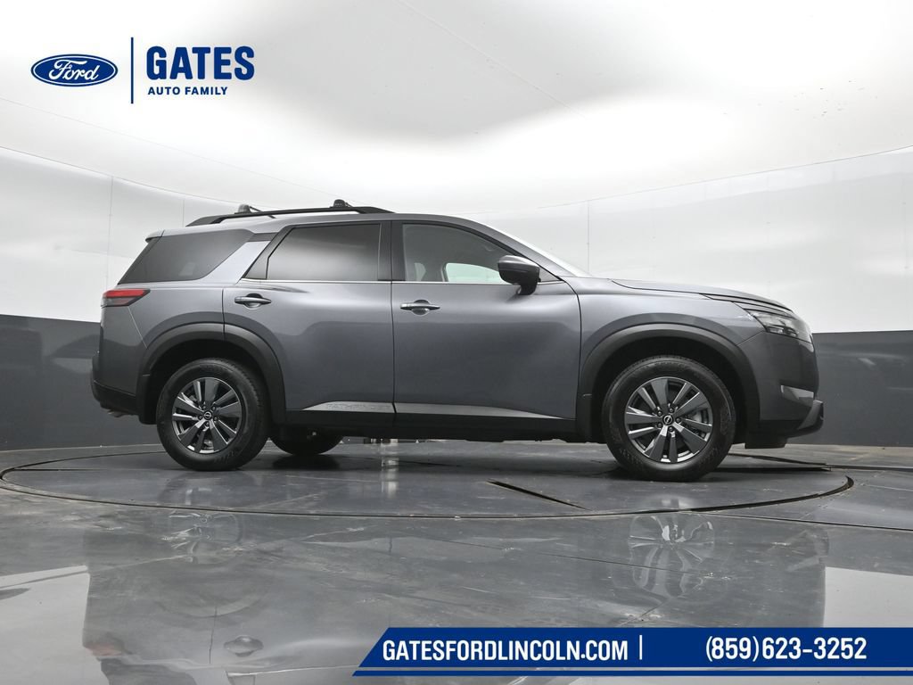Used 2025 Nissan Pathfinder SV AWD/4WD image 40