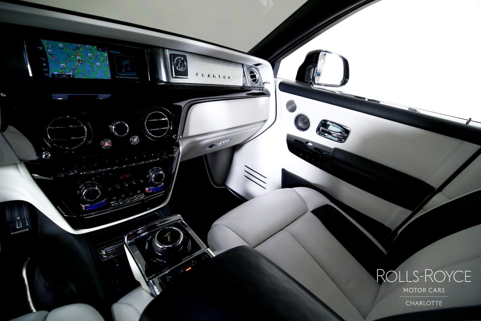 Used 2018 Rolls-Royce Phantom Sedan RWD image 16