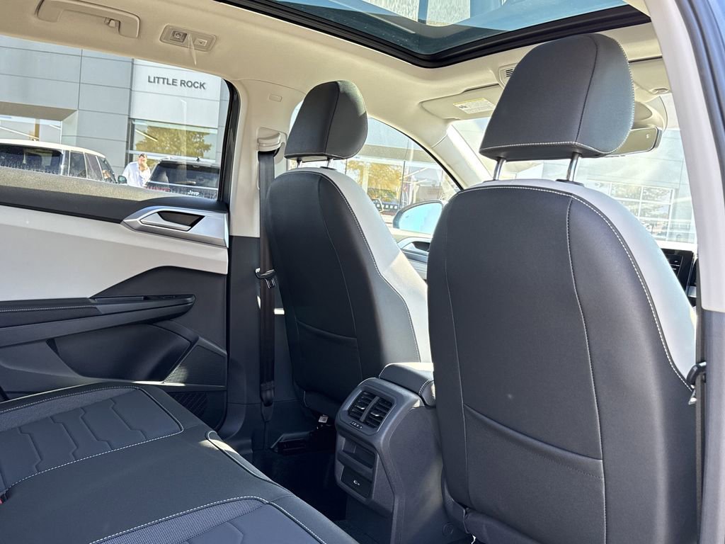New 2025 Volkswagen Taos SE image 18