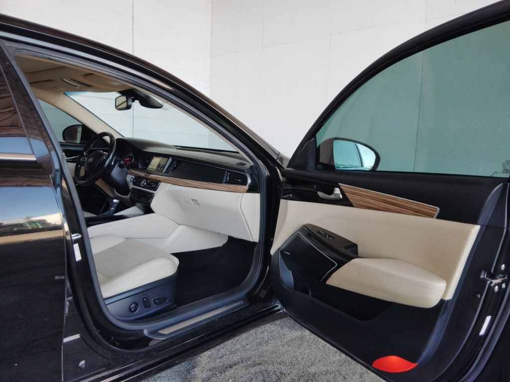 Used 2017 Kia Cadenza Technology FWD image 10