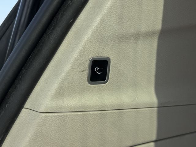 Used 2020 Chrysler Voyager Lxi FWD image 25