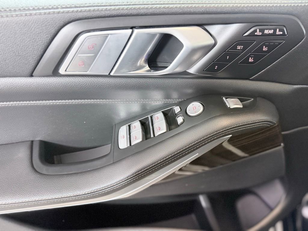 Used 2020 BMW X7 xDrive40i w/ Luxury Seating Package image 19