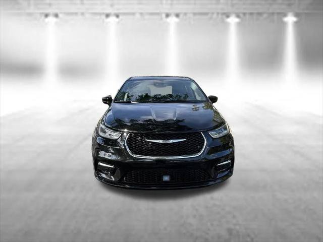 Certified 2024 Chrysler Pacifica Touring-L FWD image 2