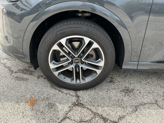 Used 2025 Audi Q5 Premium w/ Convenience Package image 9