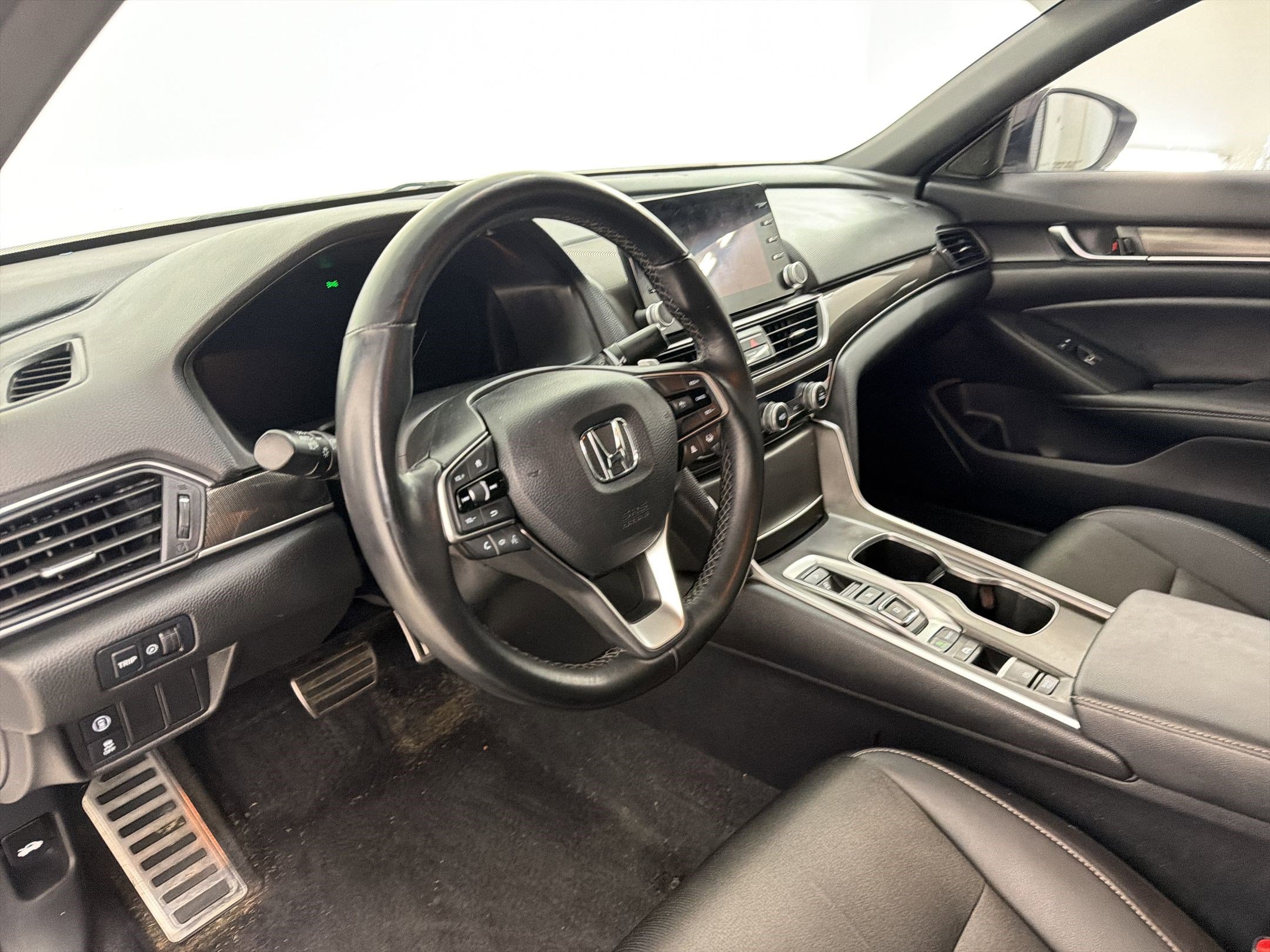 Used 2022 Honda Accord Sport image 4