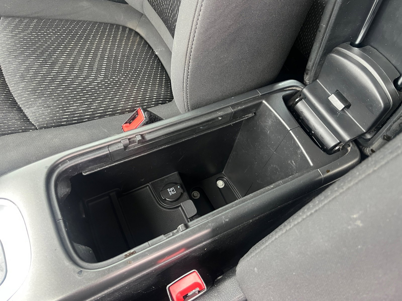 Used 2018 Dodge Journey SXT w/ Connectivity Group image 14