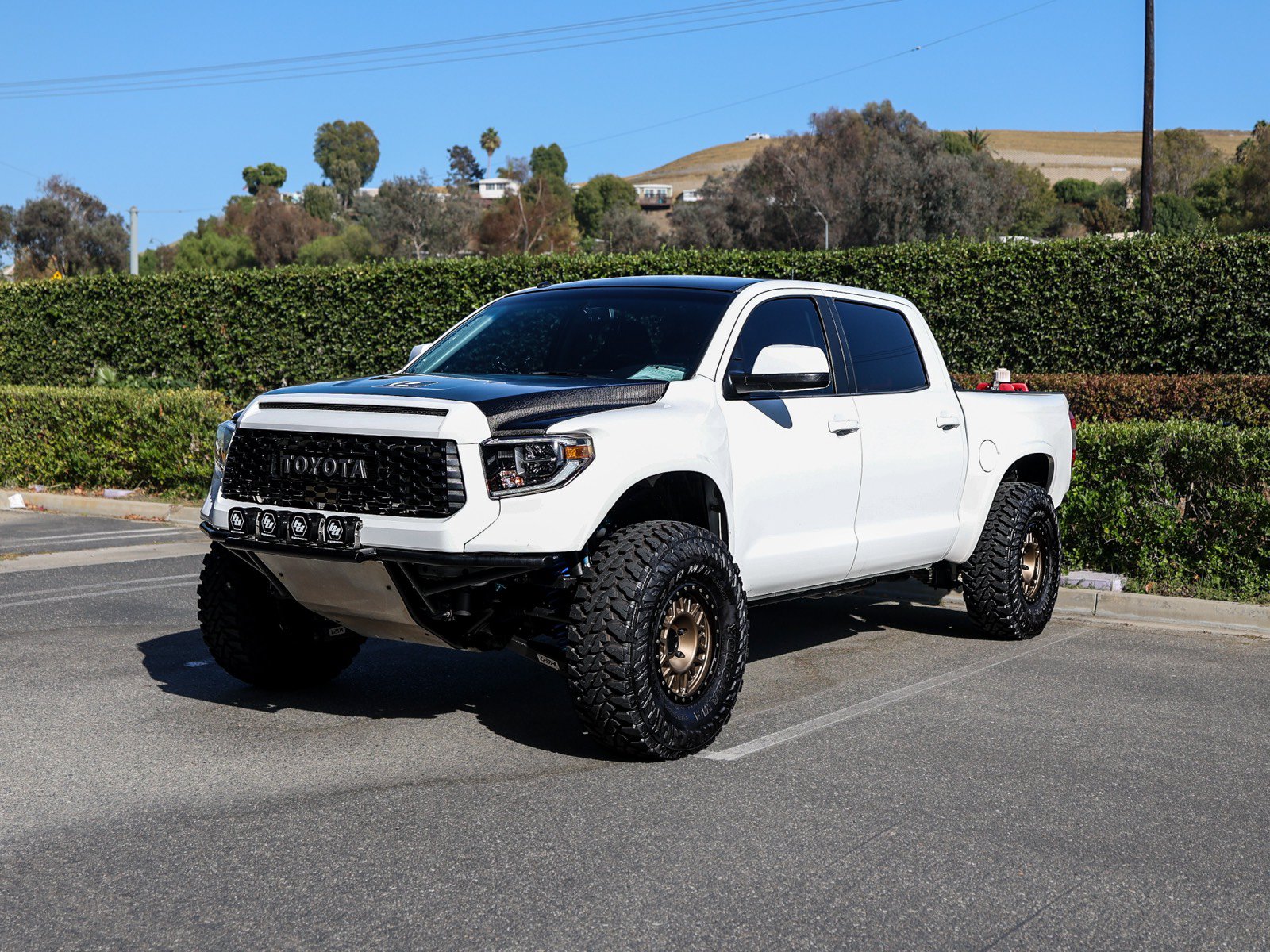 Used 2017 Toyota Tundra Limited w/ Limited Premium Package AWD/4WD image 1