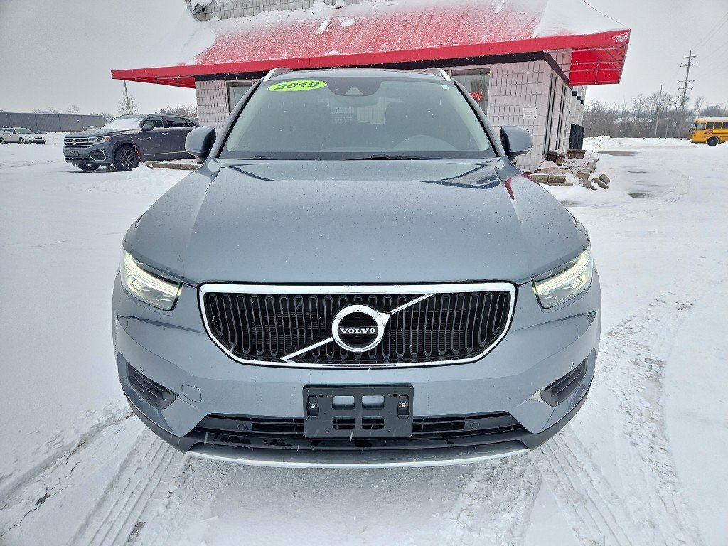 Used 2019 Volvo XC40 T5 Momentum image 7