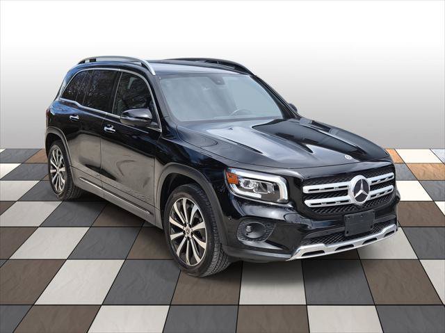 Used 2022 Mercedes-Benz GLB 250 w/ Premium Package Lite image 3