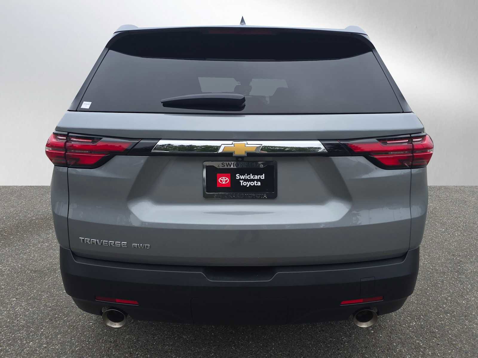 Used 2023 Chevrolet Traverse LS AWD/4WD image 4