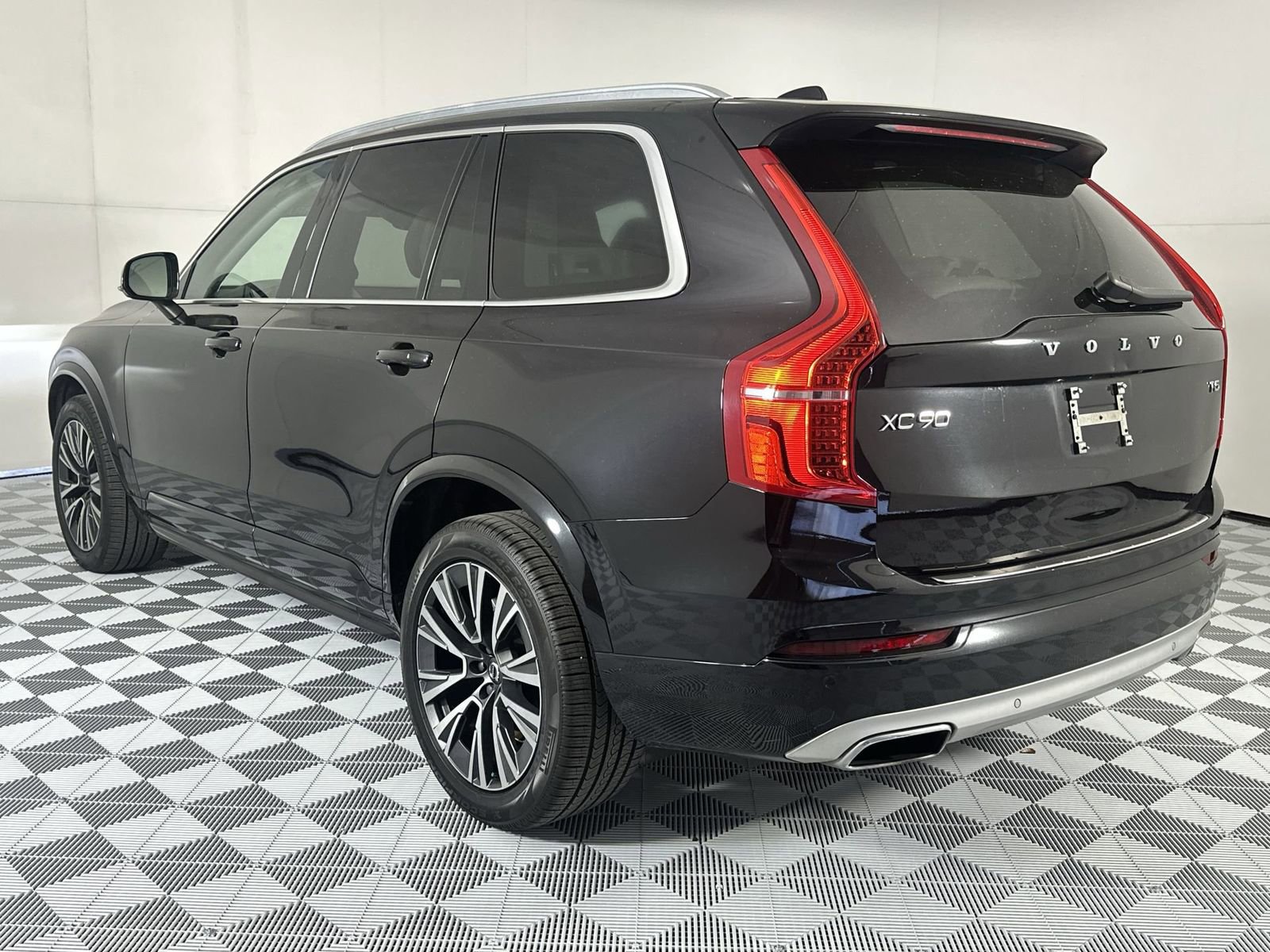 Used 2020 Volvo XC90 T5 Momentum w/ Protection Package Premier FWD image 6