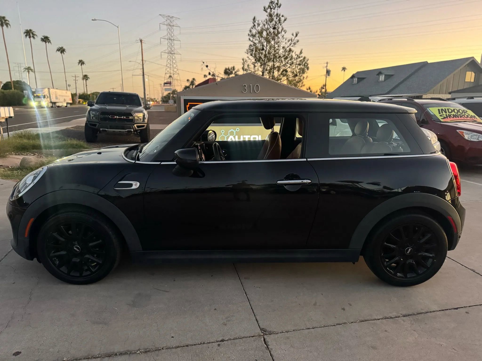 Used 2021 MINI Cooper 2-Door Hardtop w/ Signature Upholstery Package image 8