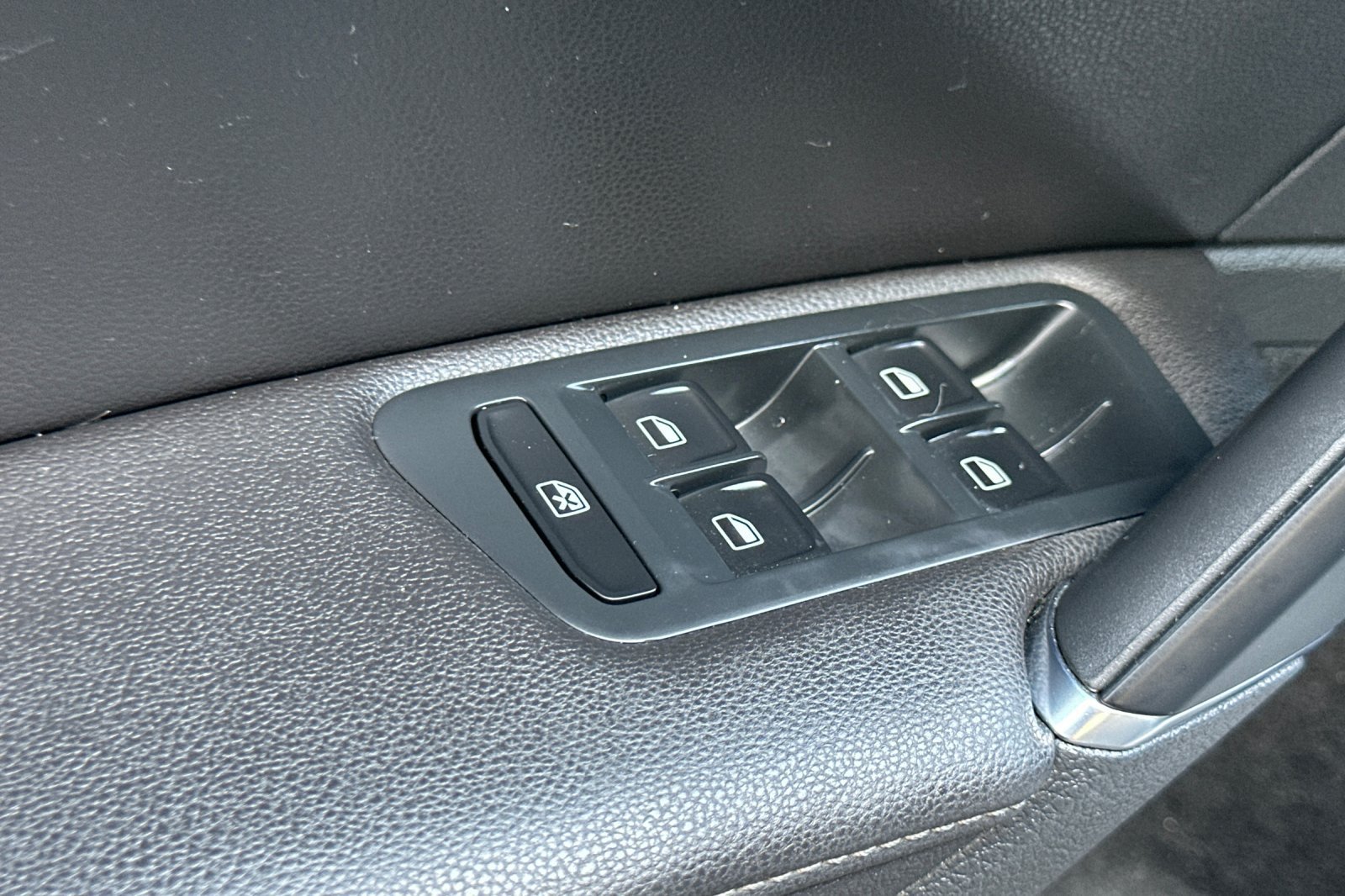 Used 2015 Volkswagen Golf TDI S FWD image 12