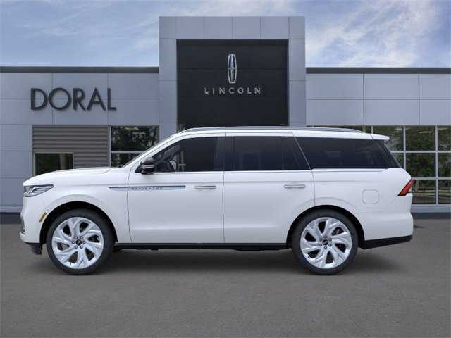 New 2025 Lincoln Navigator Reserve image 3