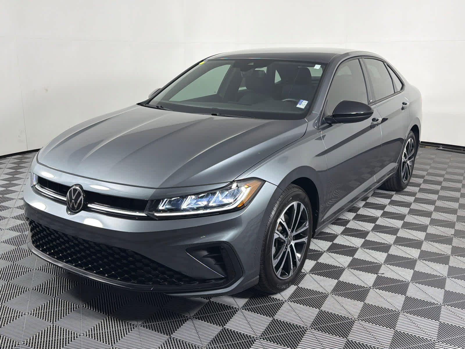 Used 2025 Volkswagen Jetta Sport FWD image 3