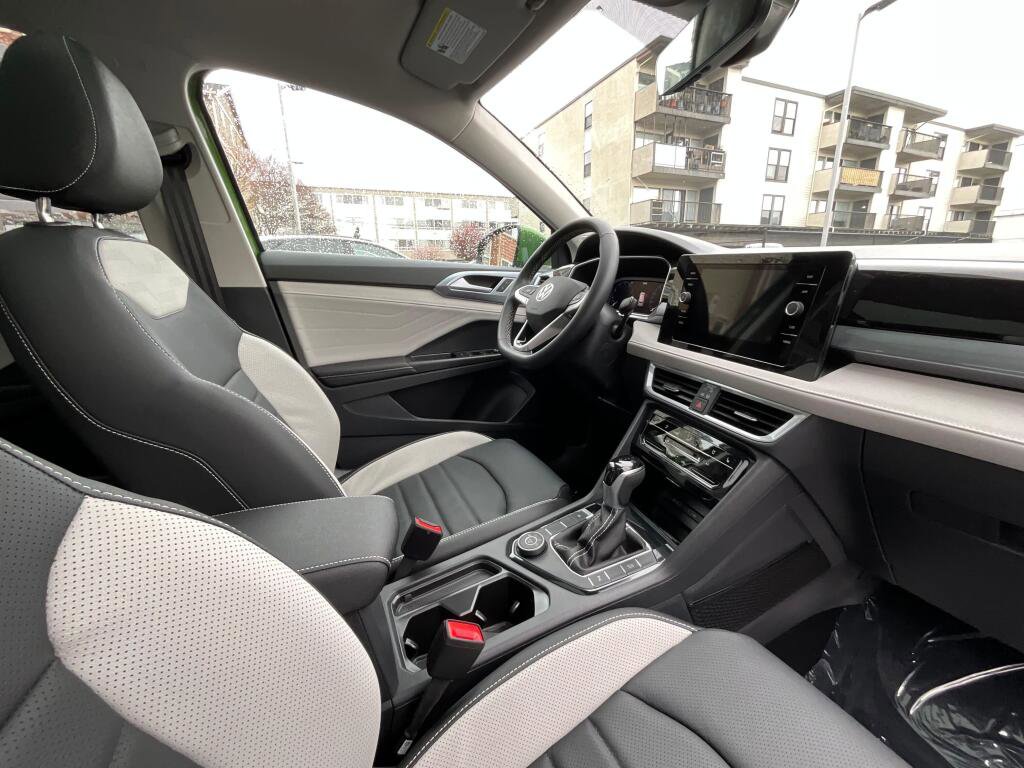 New 2026 Volkswagen Taos SEL image 19