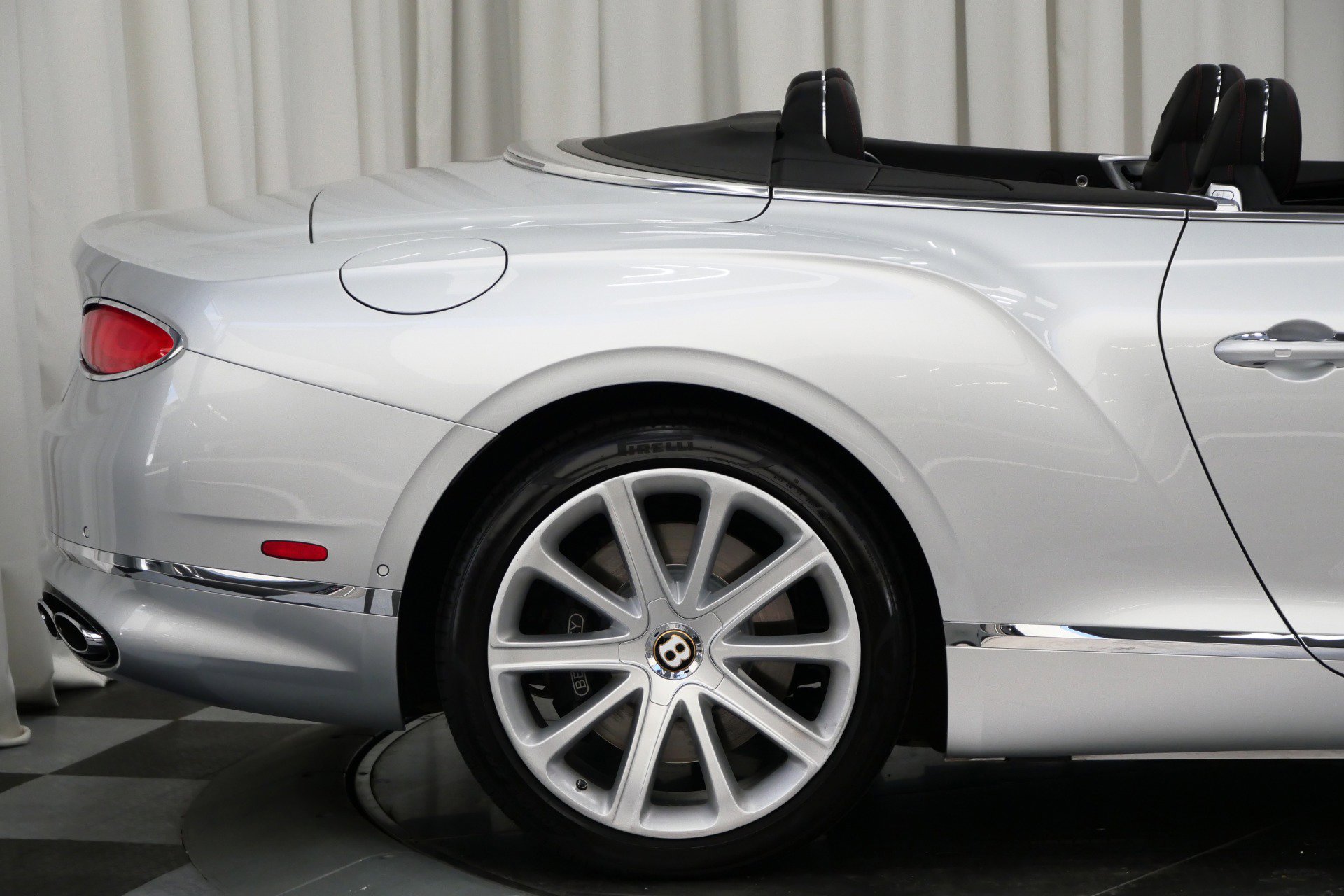 Used 2020 Bentley Continental GT V8 image 35